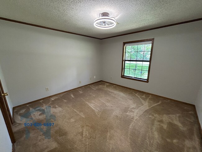 Building Photo - 104 Pinewood Ct