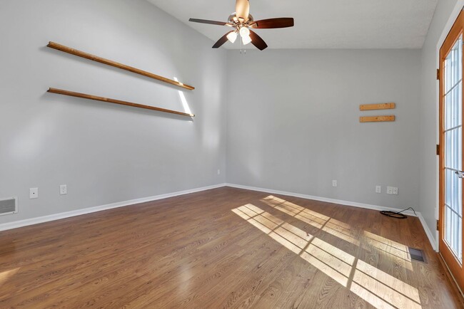 Building Photo - 5399 Thornburg Ct