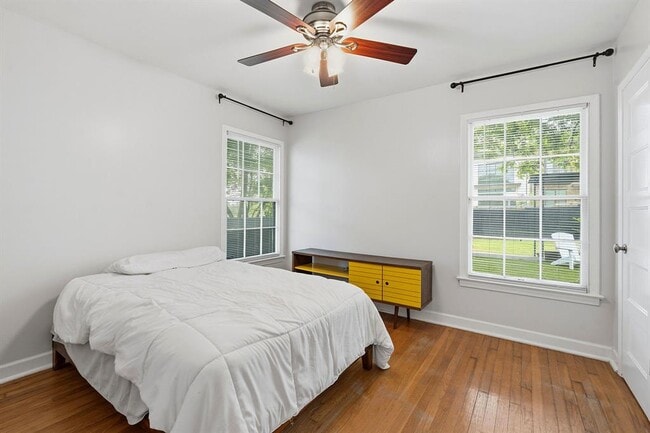 Building Photo - 2635 W 45th St