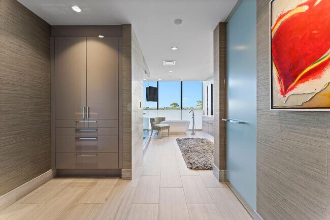 Building Photo - 3433 Westheimer Rd