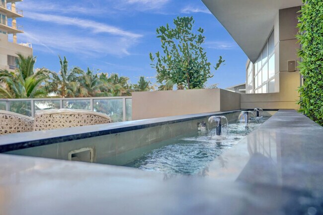 Building Photo - 3100 N Ocean Dr