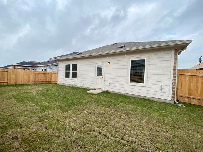 Building Photo - Stunning 4/2 Brand New Home in Kyle!