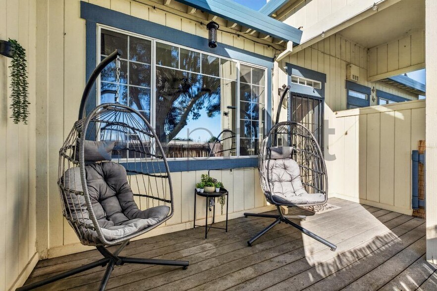 Building Photo - Unit