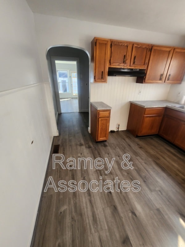 Building Photo - 4401 Bellevue Ave