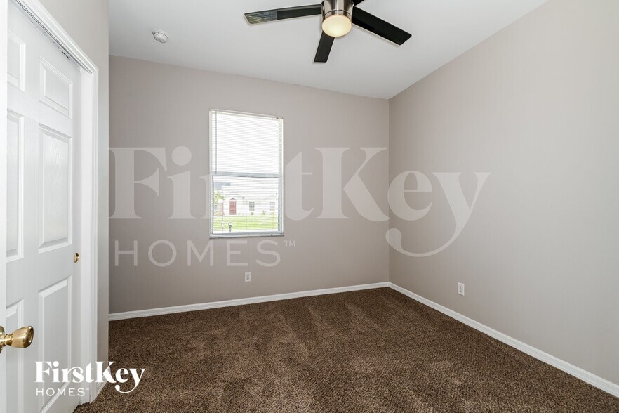 Building Photo - 1325 NW 20th Ct