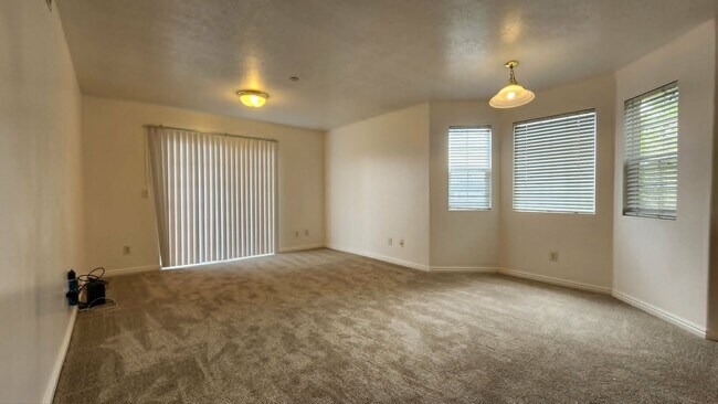 Building Photo - 105 Daybreak Ln