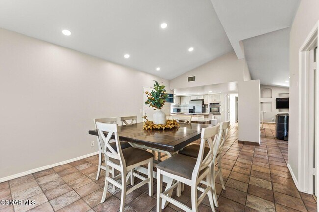 Building Photo - 1217 Coventry Dr
