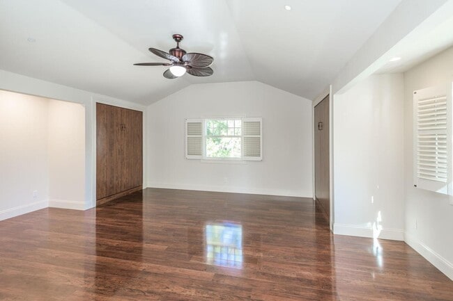 Building Photo - 719 W Poplar Ave