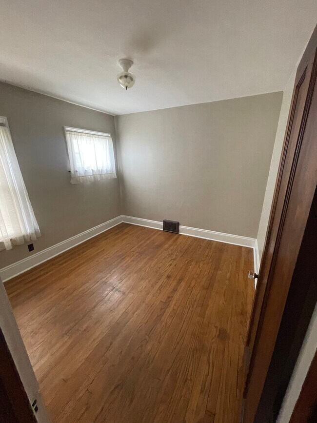 Building Photo - 3850 W 157th St