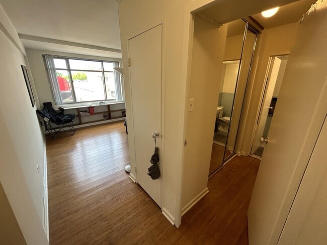 Building Photo - 950 25th St NW