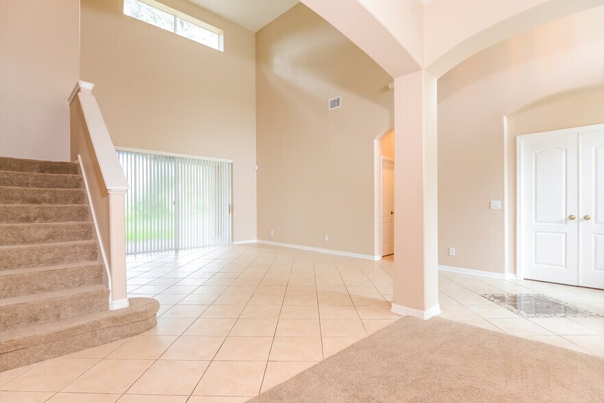 Building Photo - 2302 Fountain Grass Dr
