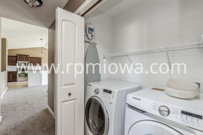 Building Photo - NORTH ANKENY HOME!! 4 Bedroom, 2.5 Bathroom Home