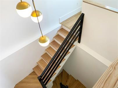 Building Photo - Charming Newly Renovated Apartment in the Heart of Downtown Winchester- Free WIFI - No Pet Fee