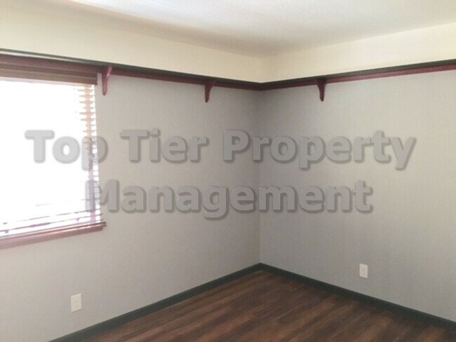 Building Photo - Beautiful 4 Bed / 2 Bath / 2,660 sqft Sing...
