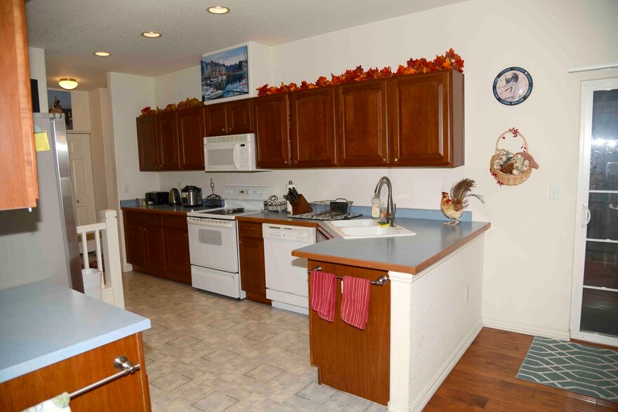 Kitchen - 648 S Yarrow St