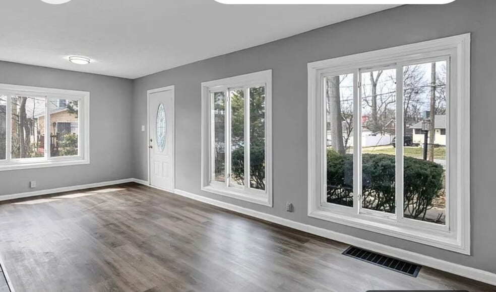 Building Photo - 204 Grove Ave