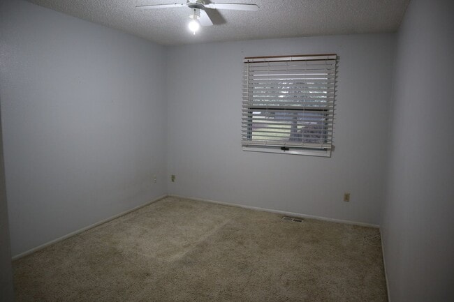 Building Photo - Duplex in Post Falls