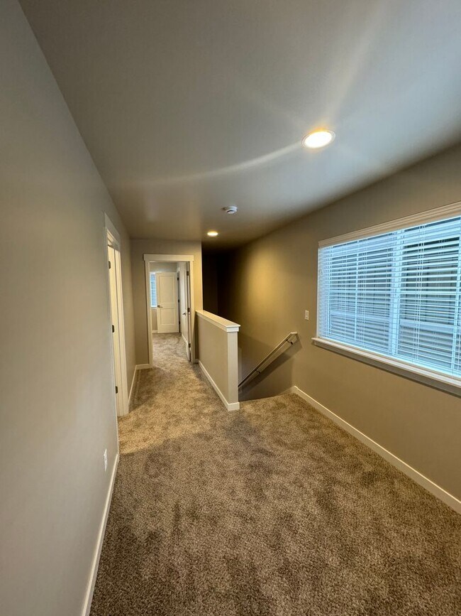 Building Photo - Duplex in Well Located SW Bend