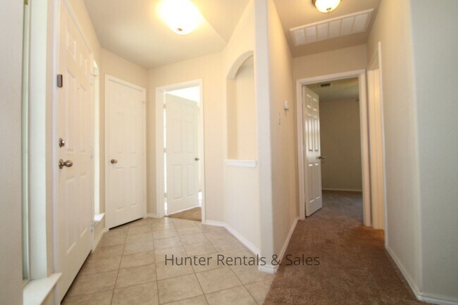 Building Photo - Charming Bungalow Style Home with Modern C...