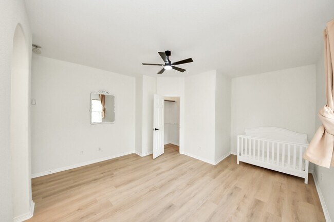 Building Photo - 527 Little River Ct