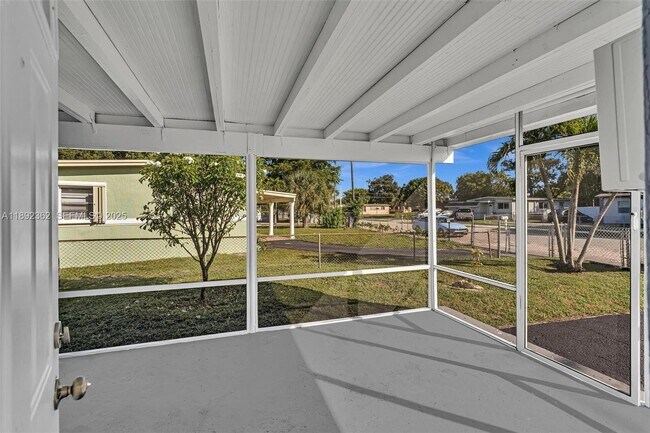 Building Photo - 137 NW 29th Ave