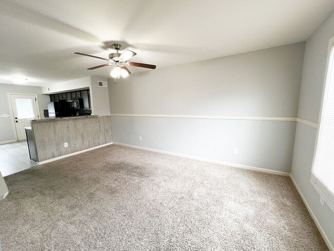 Building Photo - 2-bedroom 1.5 bath Townhome