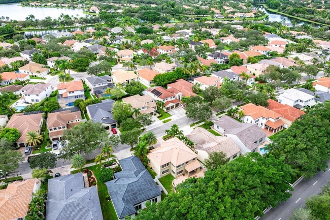 Building Photo - 1325 Camellia Cir