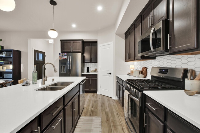 Building Photo - W204N1763 Laurel Pl