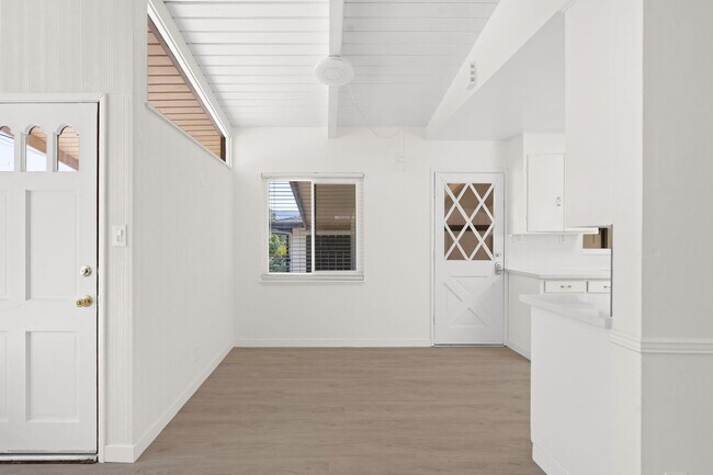 Building Photo - 289 Ramona Dr