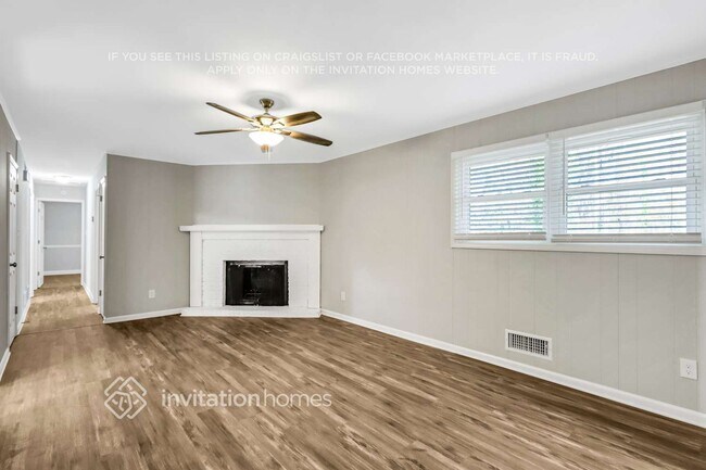 Building Photo - 3782 Lake Dr SE