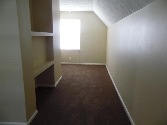 Building Photo - 107 Southport Dr
