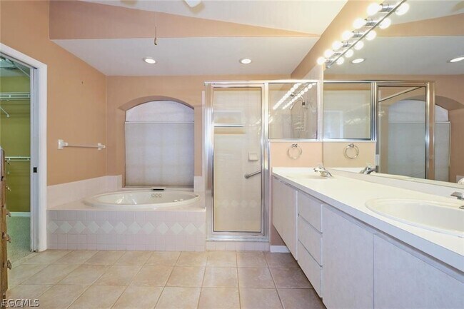 Building Photo - 734 Milwaukee Blvd