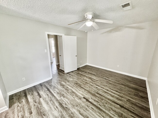 Building Photo - 7242 Rose Trail Dr