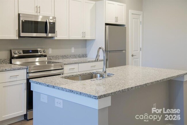 Building Photo - 225 Rhyne Rd