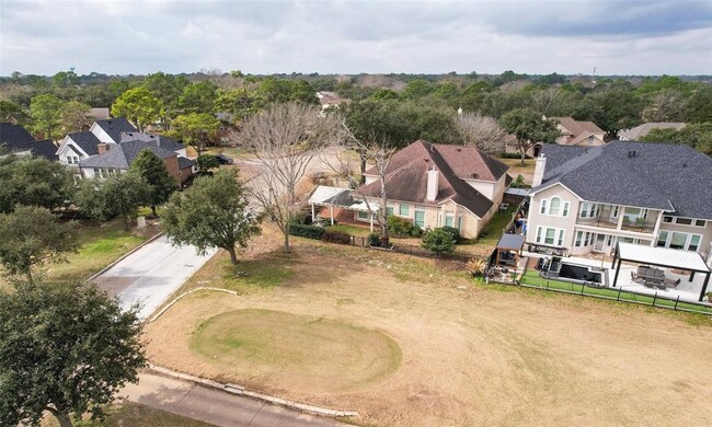 Building Photo - 7502 Holly Court Estates