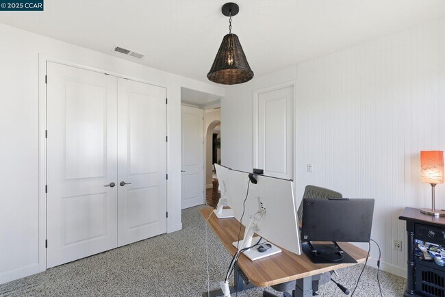 Building Photo - 1041 S Wedgewood Rd