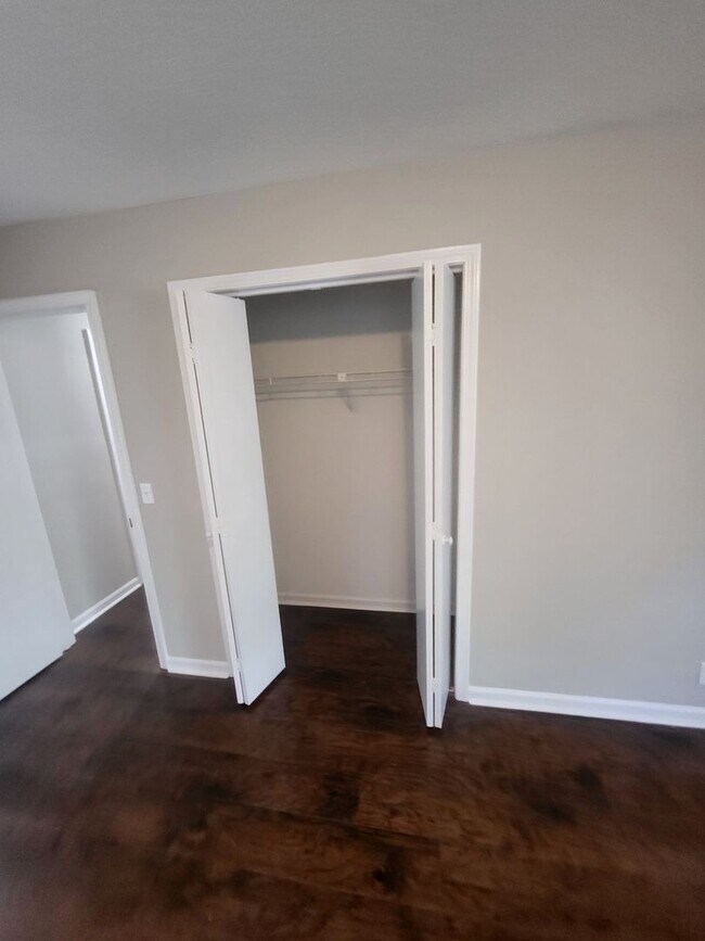 Building Photo - Large two-story colonial style home, Antioch