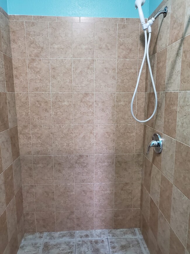 Shower - 9605 SW 16th St