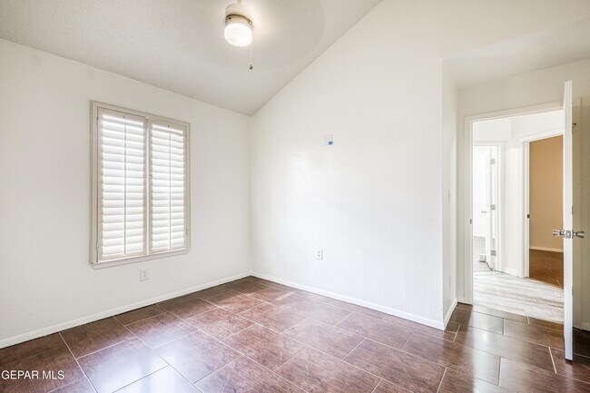 Building Photo - 5733 Saplinas Rd