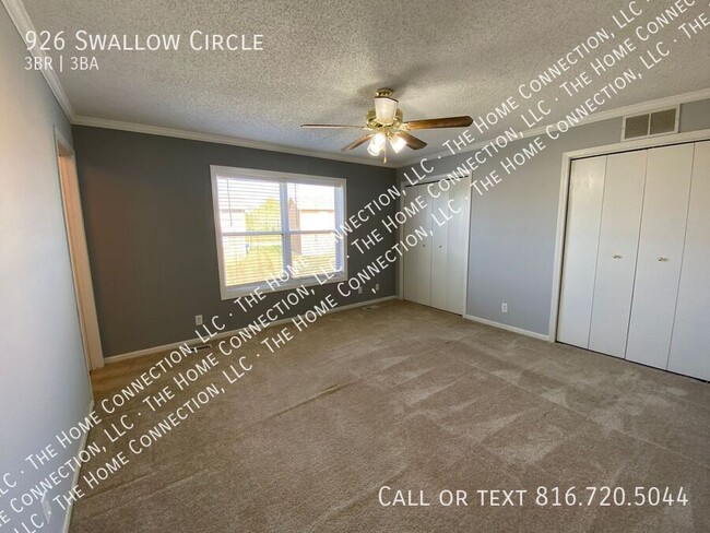 Building Photo - Spacious duplex in Liberty!