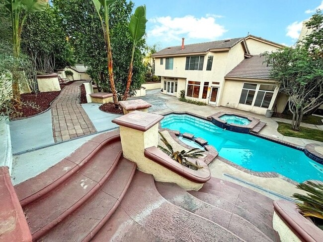 Building Photo - 709 S Hidden Creek Cir