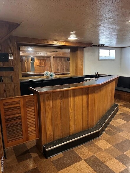 Building Photo - 15161 Sprenger Ave