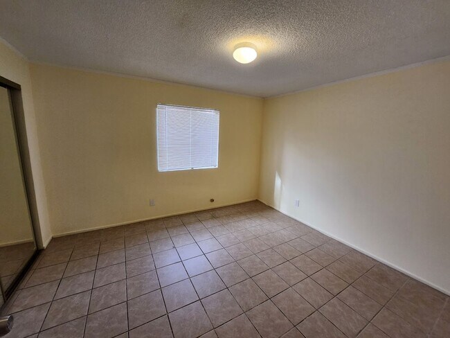 Building Photo - 2725 E Tierra Buena Ln
