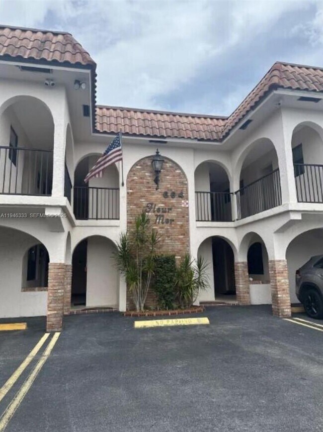 Building Photo - 664 SE 20th Ave