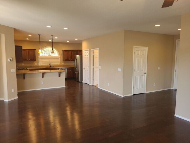 Building Photo - 4457 E Carob Dr