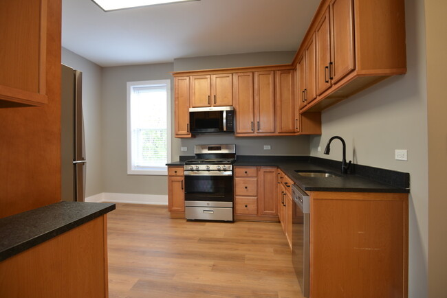 Building Photo - 4113 N Damen Ave