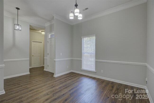 Building Photo - 7017 Scuppernong Ct