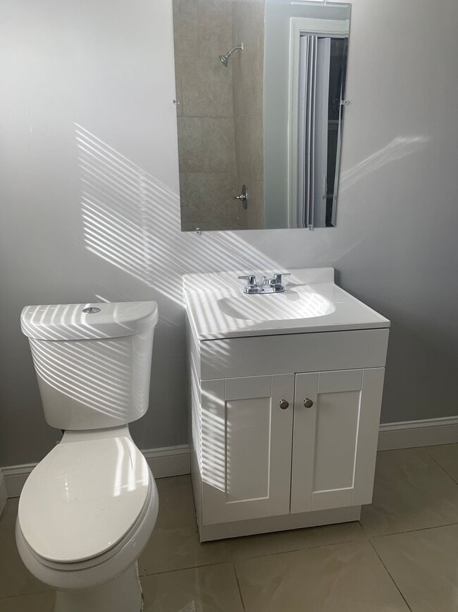 Building Photo - West Baltimore 4 Bedroom 1.5 Bathroom Town...