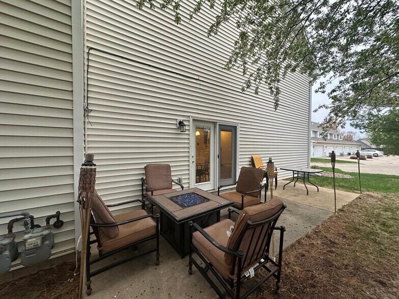 Building Photo - 2132 Ridgeview Cir