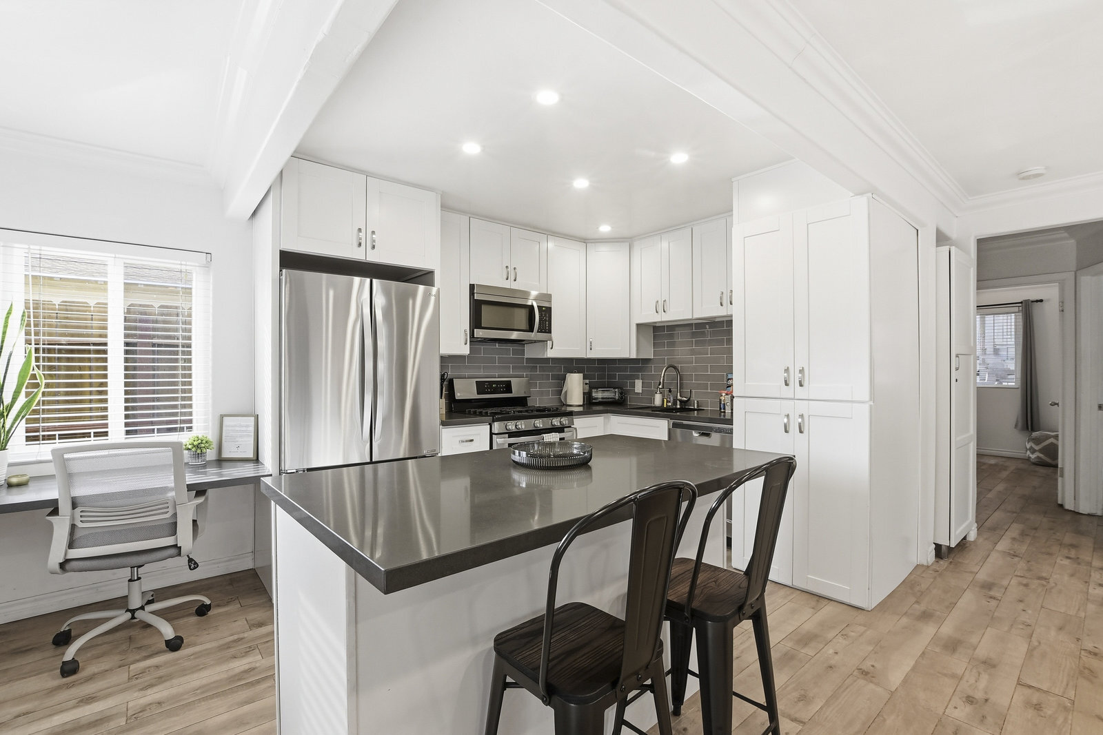 Building Photo - 2154 Oliver Ave